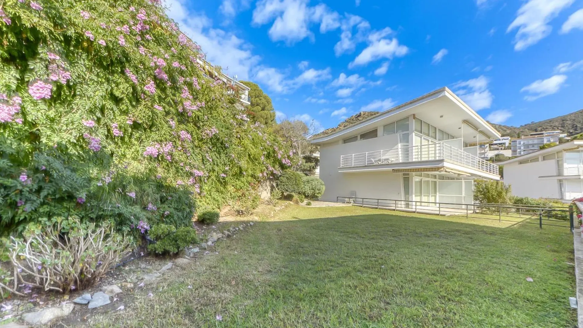 Apartment In Nature Montjoi