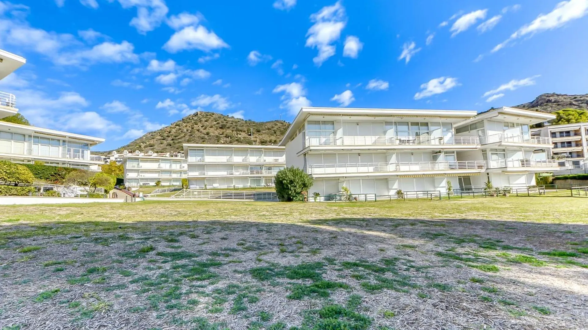 Apartment In Nature Montjoi